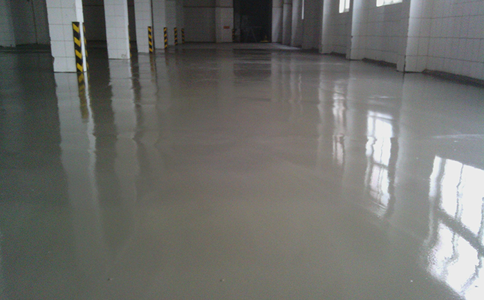 自流平水泥施工未凝固地面圖片.png