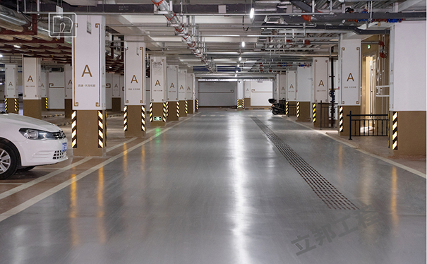 自流平環氧地坪漆多少錢一平米?