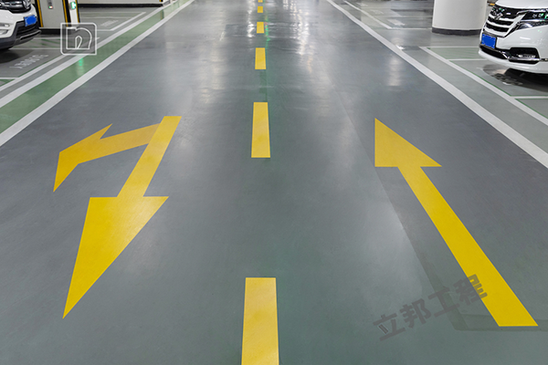 無溶劑環氧地坪漆是水性還是油性的?